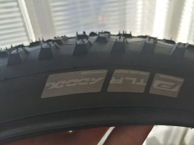 nový plášť Schwalbe Rocket Ron PerformanceAddixTL-Ready 27,5x2,25