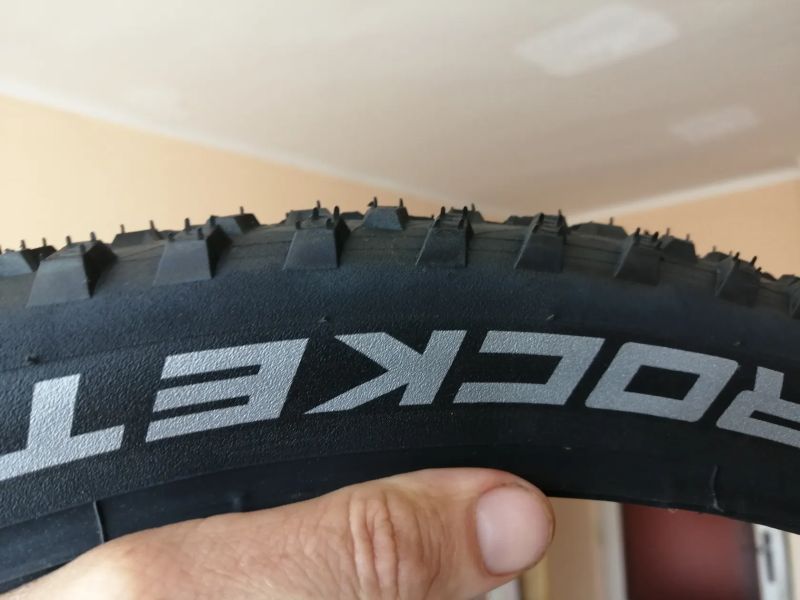 nový plášť Schwalbe Rocket Ron PerformanceAddixTL-Ready 27,5x2,25