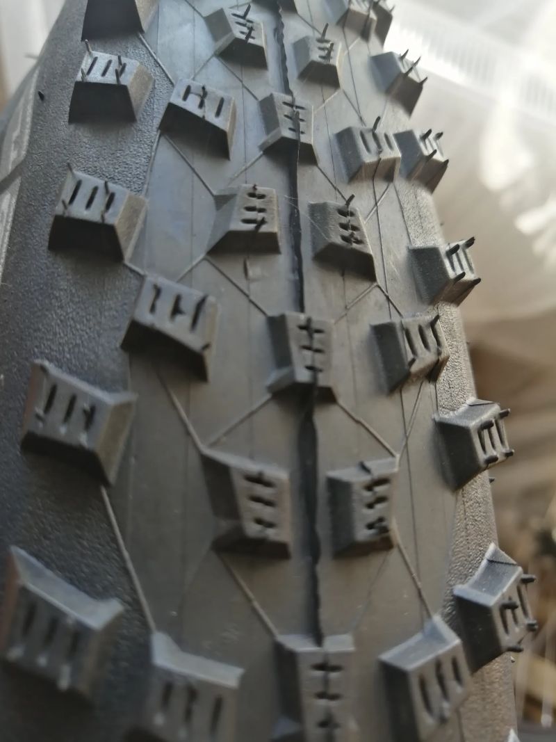 nový plášť Schwalbe Rocket Ron PerformanceAddixTL-Ready 27,5x2,25