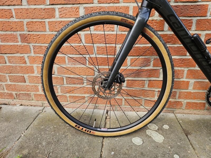 Prodam Cannondale Topstone,Shimano 105-Graphite.hite