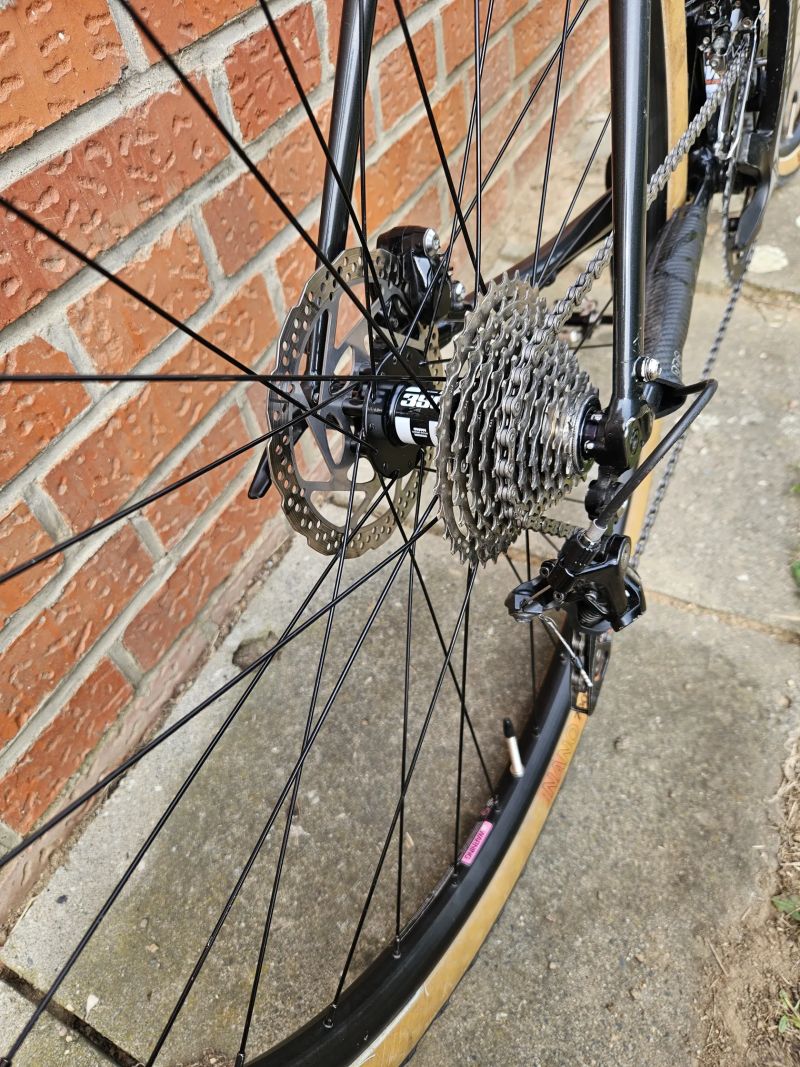 Prodam Cannondale Topstone,Shimano 105-Graphite.hite