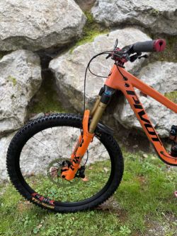 Pivot Firebird, velikost M (postava 1,73 - 1,83), oranžový, kashima, nové komponenty