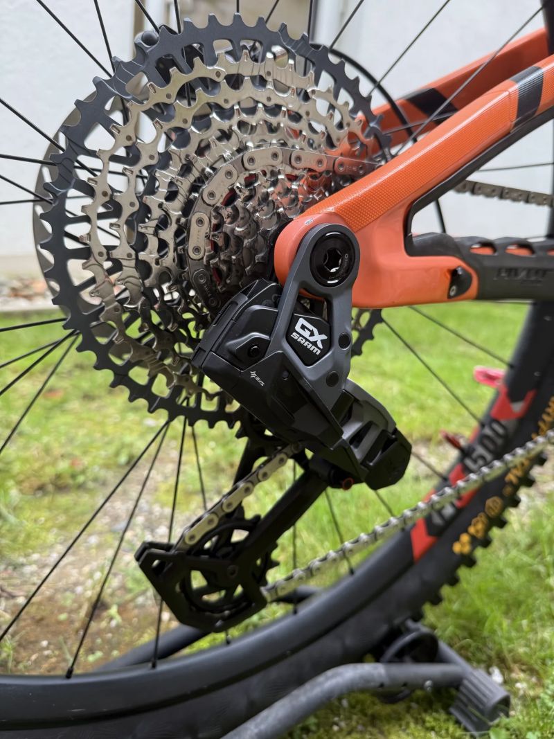 Pivot Firebird, velikost M (postava 1,73 - 1,83), oranžový, kashima, nové komponenty