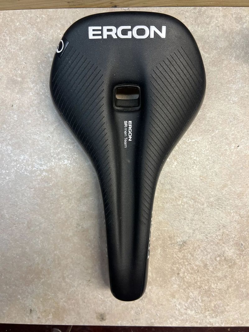 Sedlo Ergon SR men team carbon M/L