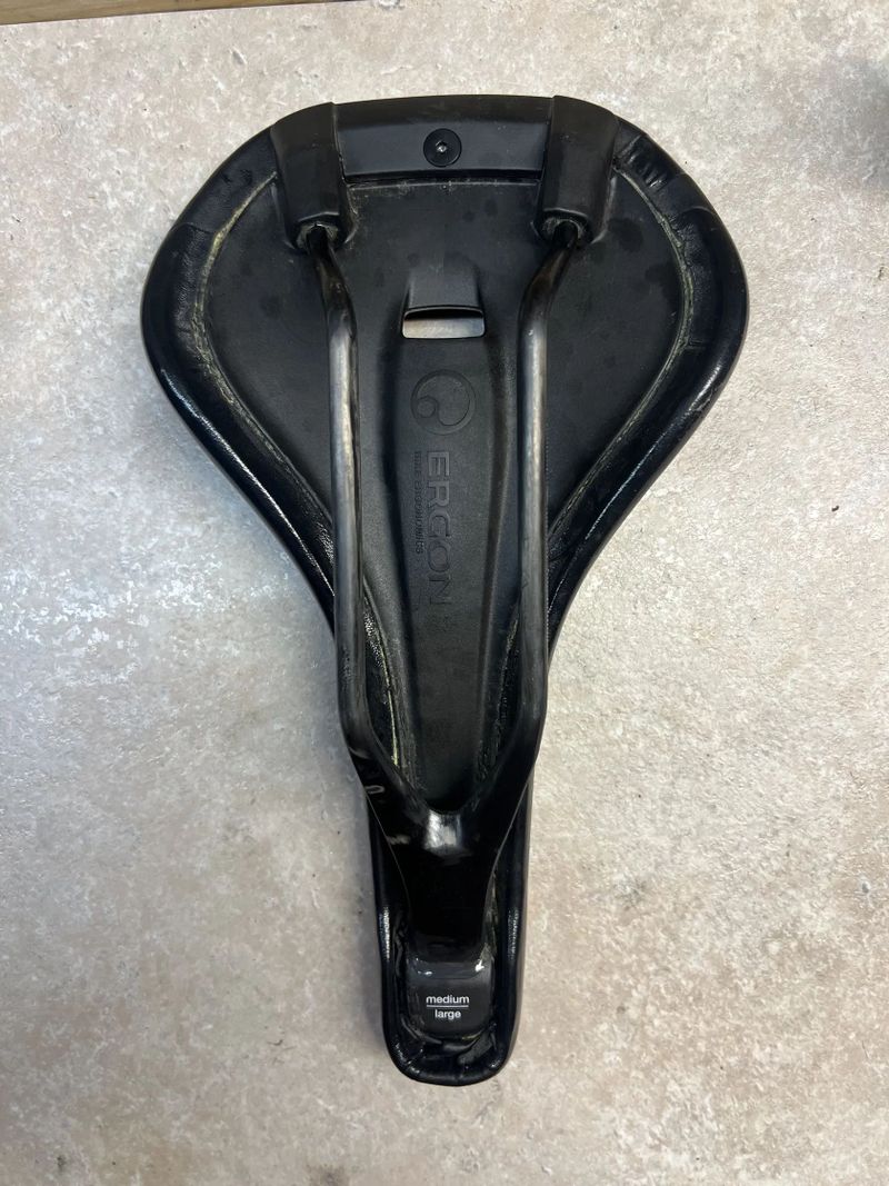 Sedlo Ergon SR men team carbon M/L