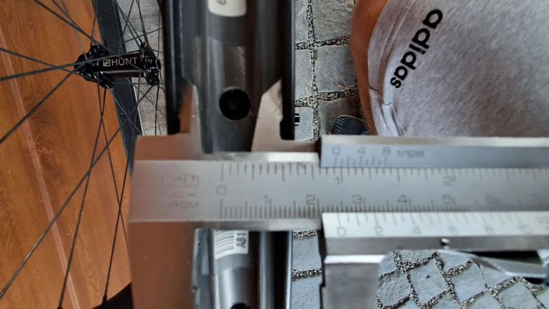 karbonová sada kol HUNT Adventure Carbon 27,5 650B Disc bezhákové Centerlock SRAM XDR