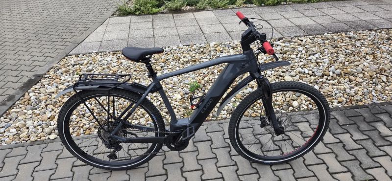 Prodám 29“ elektrokolo CUBE Reaction Hybrid Race 625 velikost XL/XXL (23“) pro výšku 185 cm a více