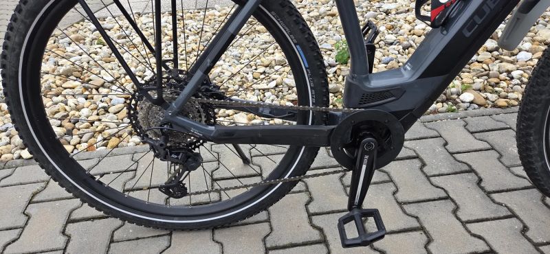 Prodám 29“ elektrokolo CUBE Reaction Hybrid Race 625 velikost XL/XXL (23“) pro výšku 185 cm a více