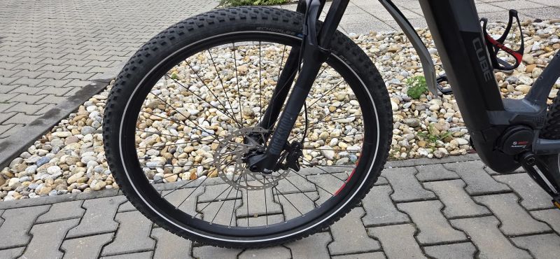 Prodám 29“ elektrokolo CUBE Reaction Hybrid Race 625 velikost XL/XXL (23“) pro výšku 185 cm a více