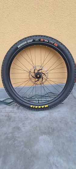 Industry 9+dt swiss+maxxis