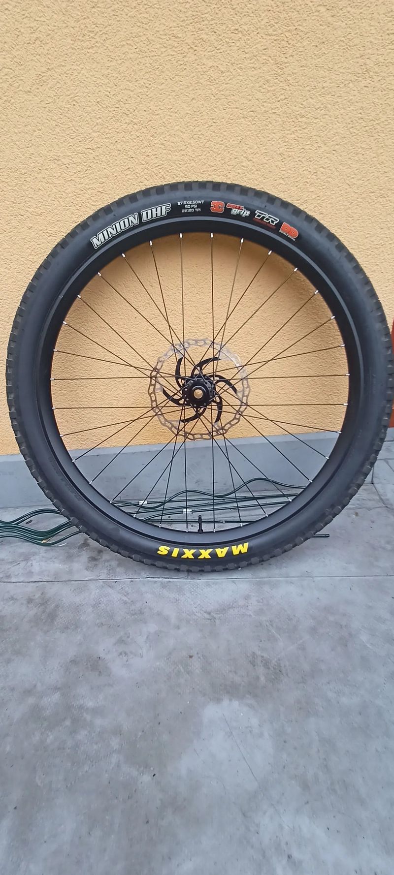 Industry 9+dt swiss+maxxis