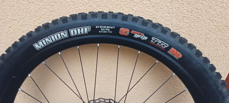 Industry 9+dt swiss+maxxis