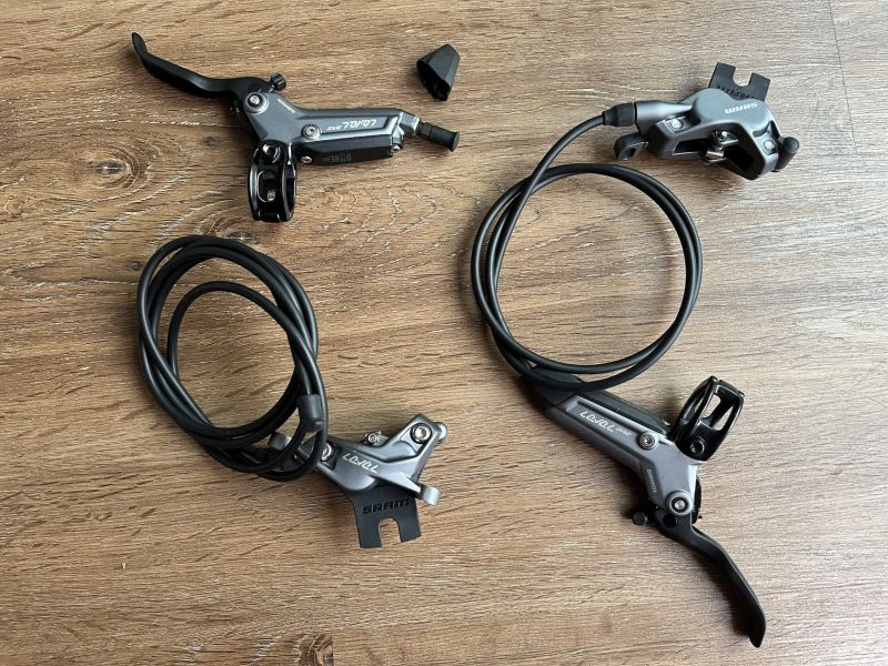 Sram Level Bronze Stealth 4-pístkové