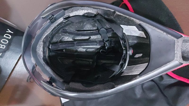Prodám přilbu MET DRONE Wide body L (TT , časovka, triatlon)