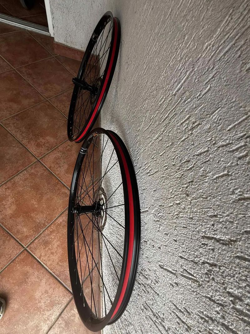 WTB ráfky + vše co je na fotkách