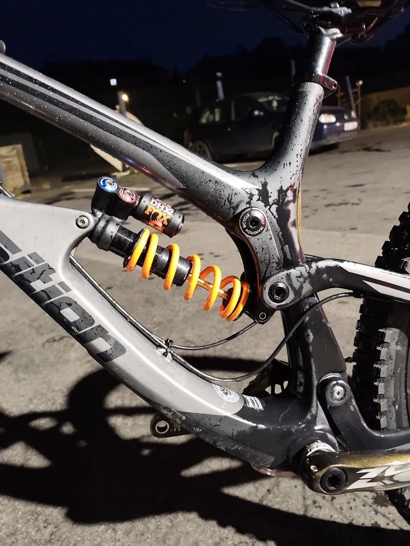 Transition Tr11 Carbon