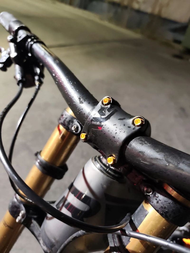 Transition Tr11 Carbon