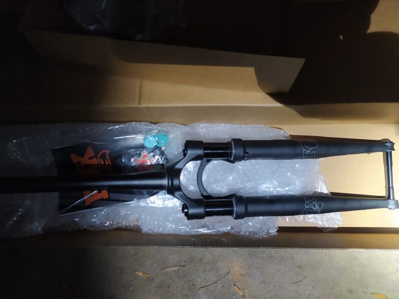 Vidlice FOX 32 Taper-Cast Performance 40mm
