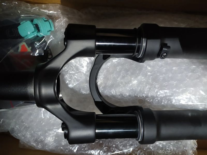 Vidlice FOX 32 Taper-Cast Performance 40mm