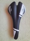 Selle San Marco Aspide Dynamic Wide, karb.ližiny,142 gramů, 275x142