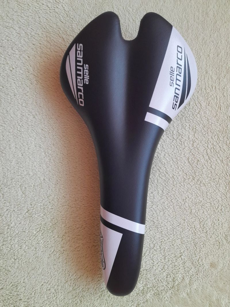 Selle San Marco Aspide Dynamic Wide, karb.ližiny,142 gramů, 275x142