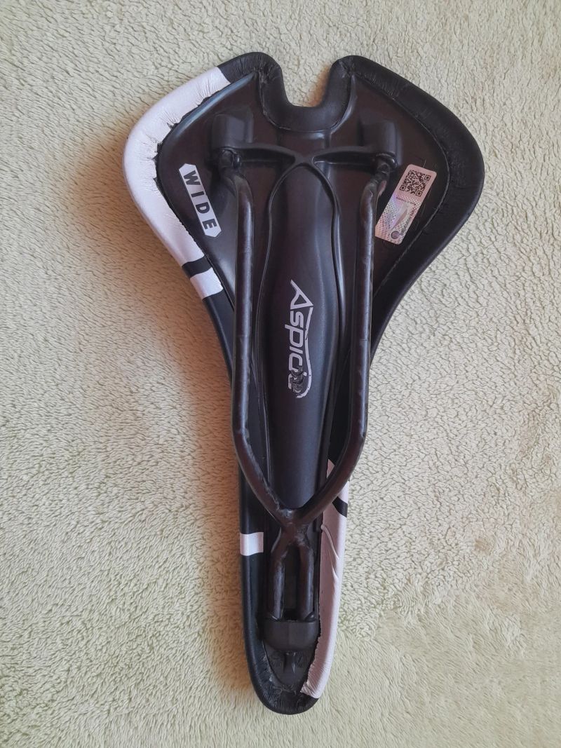 Selle San Marco Aspide Dynamic Wide, karb.ližiny,142 gramů, 275x142
