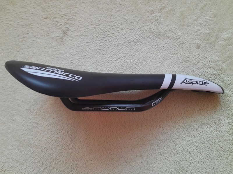 Selle San Marco Aspide Dynamic Wide, karb.ližiny,142 gramů, 275x142
