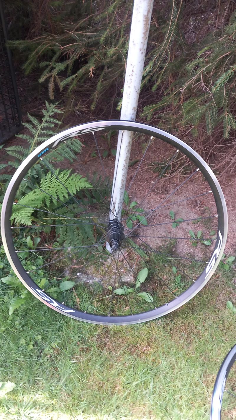 Shimano kola WH-RS100