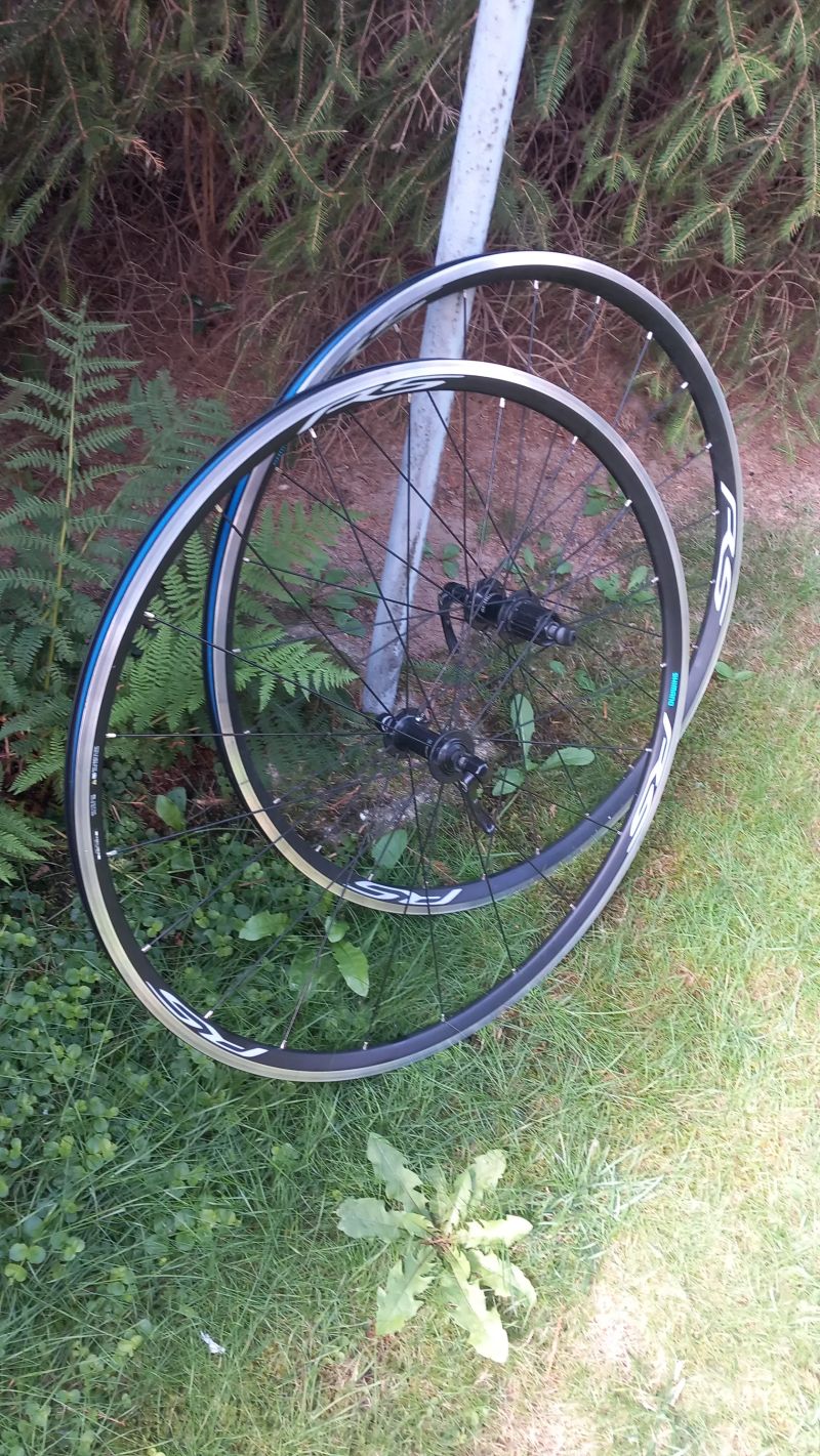 Shimano kola WH-RS100