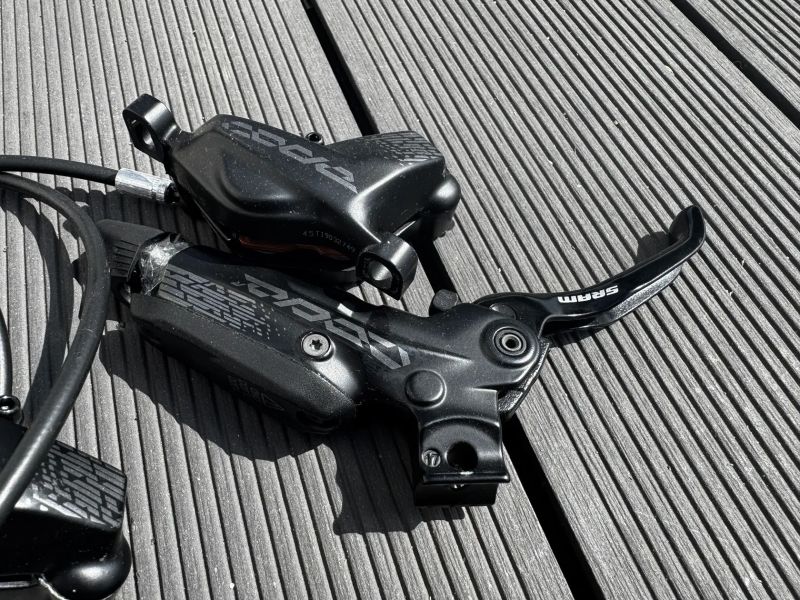 Čtyřpístové hydraulické kotoučové brzdy SRAM Code R