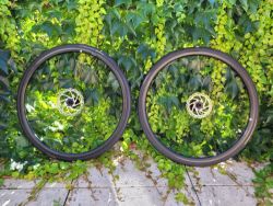 Nová hliníková silniční kola na kotoučové brzdy Giant PR2, ořech Shimano, včetně plášťů a kotoučů