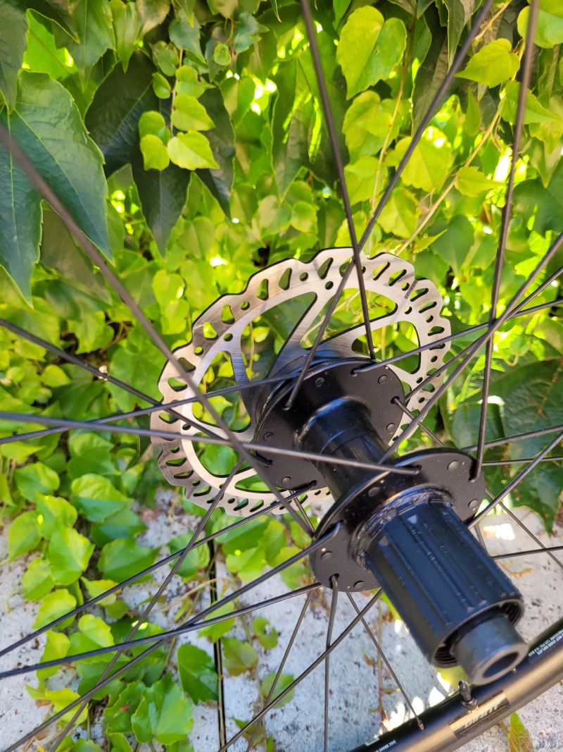 Nová hliníková silniční kola na kotoučové brzdy Giant PR2, ořech Shimano, včetně plášťů a kotoučů