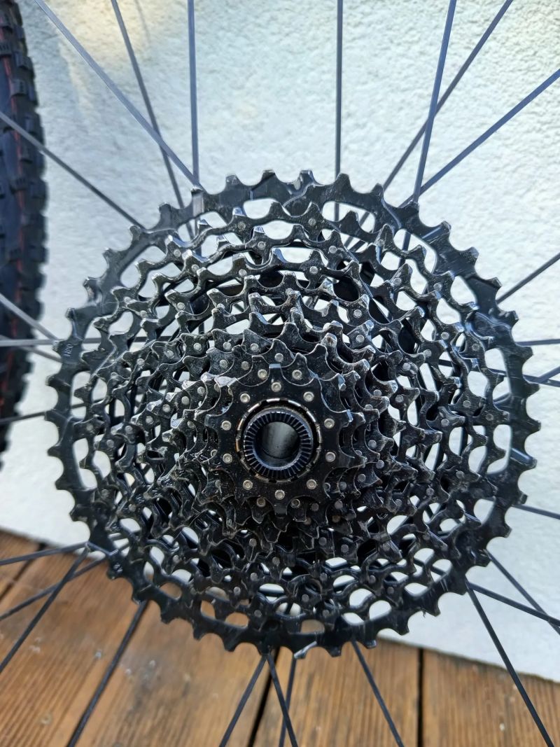 Zapletená kola DT Swiss XR 331 27,5" / 28 děr