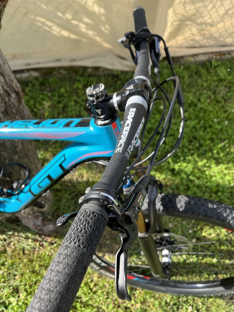 GT Helion Carbon PRO