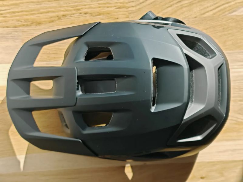 MET REVO MIPS ČERNÁ -58/62
