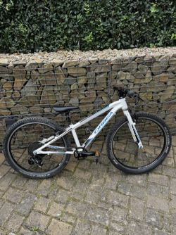 Prodám dětské závodní kolo Orbea – lehké, vyladěné, připravené na závody 🚴‍♂️