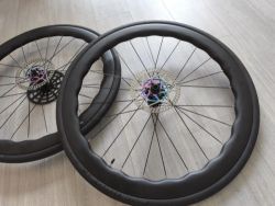 Karbonová 50mm silniční kola Retrospec včetně kotoučů a plášťů 