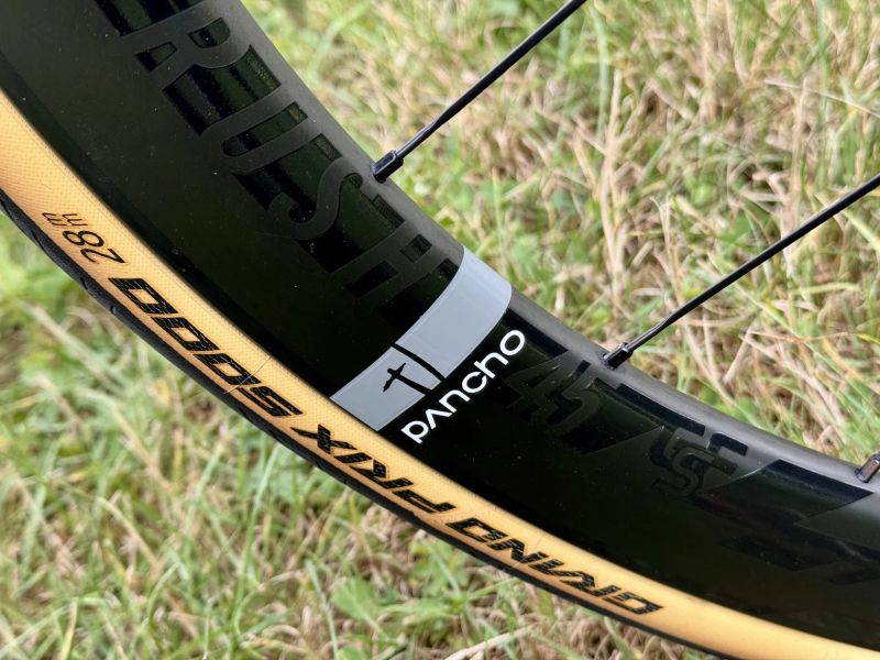 Canyon Ultimate CF SL 7 Disc eTap (vel.S 172-178cm), wattmetr