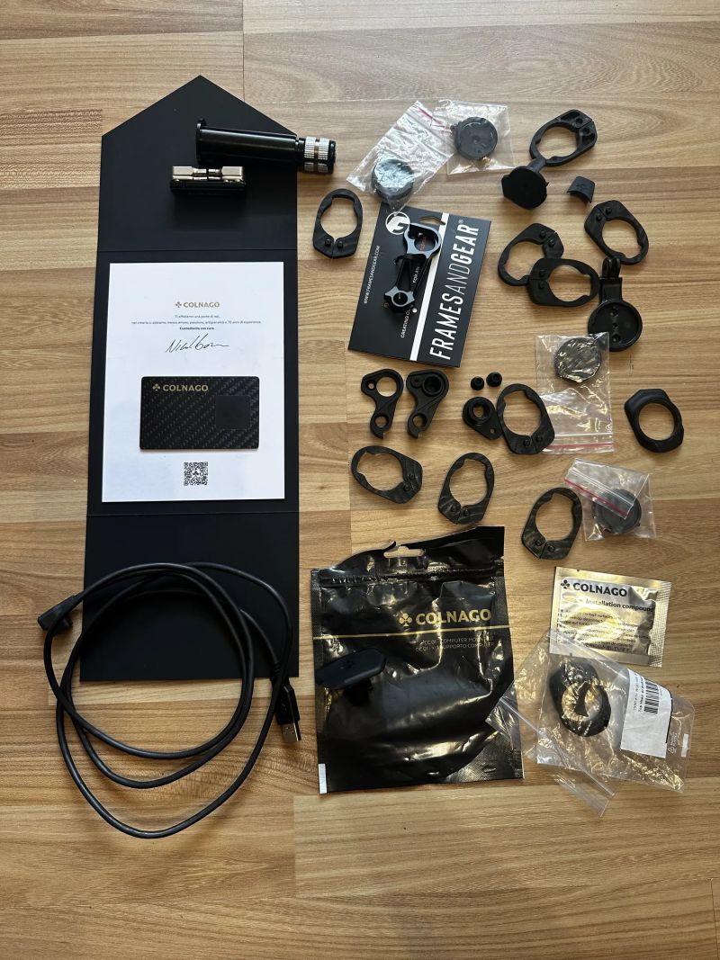 Colnago V4rs, dura-ace di2, SRM vel. 510 (172-185)
