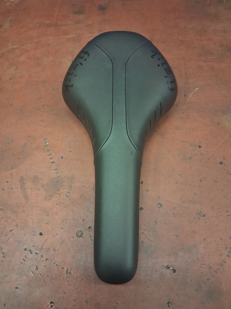 Sedlo Fizik Antares R7 Magnesium černé