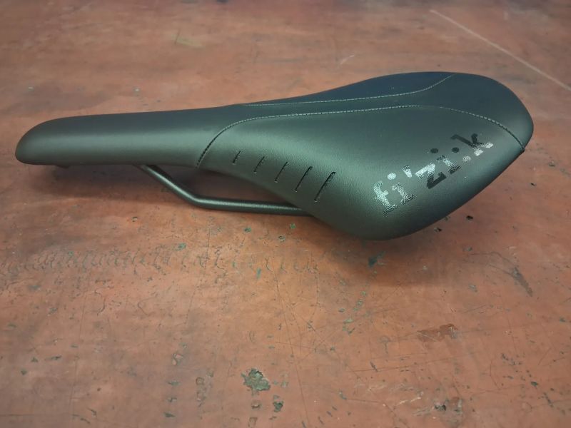 Sedlo Fizik Antares R7 Magnesium černé