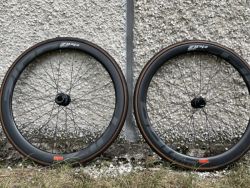 Karbonová kola ZIPP 303s, na silnici/gravel