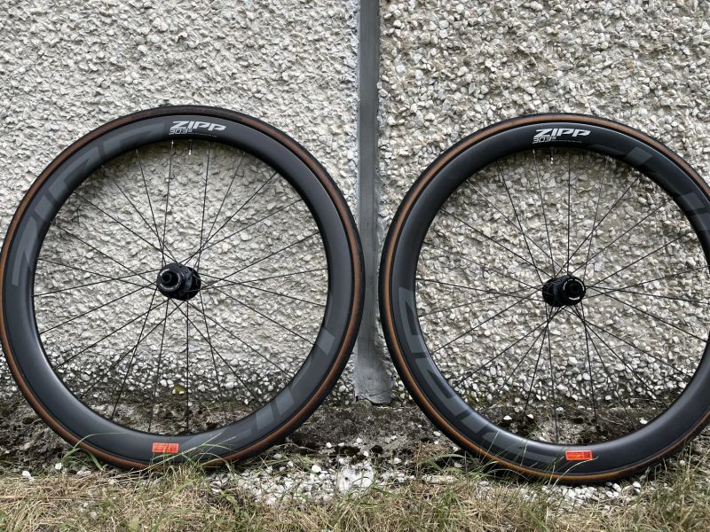 Karbonová kola ZIPP 303s, na silnici/gravel