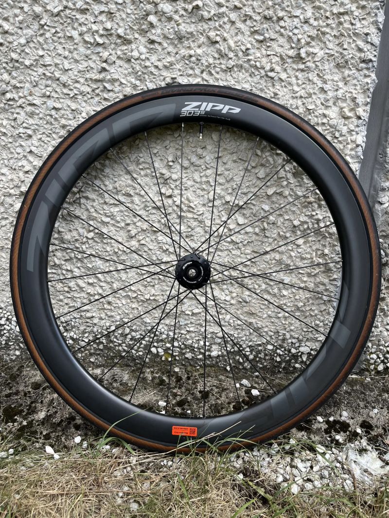 Karbonová kola ZIPP 303s, na silnici/gravel