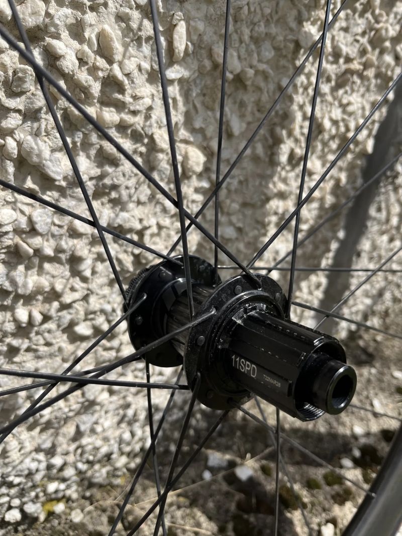 Karbonová kola ZIPP 303s, na silnici/gravel