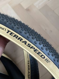 Pláště CONTINENTAL Terra Speed Protection Cream 700x35
