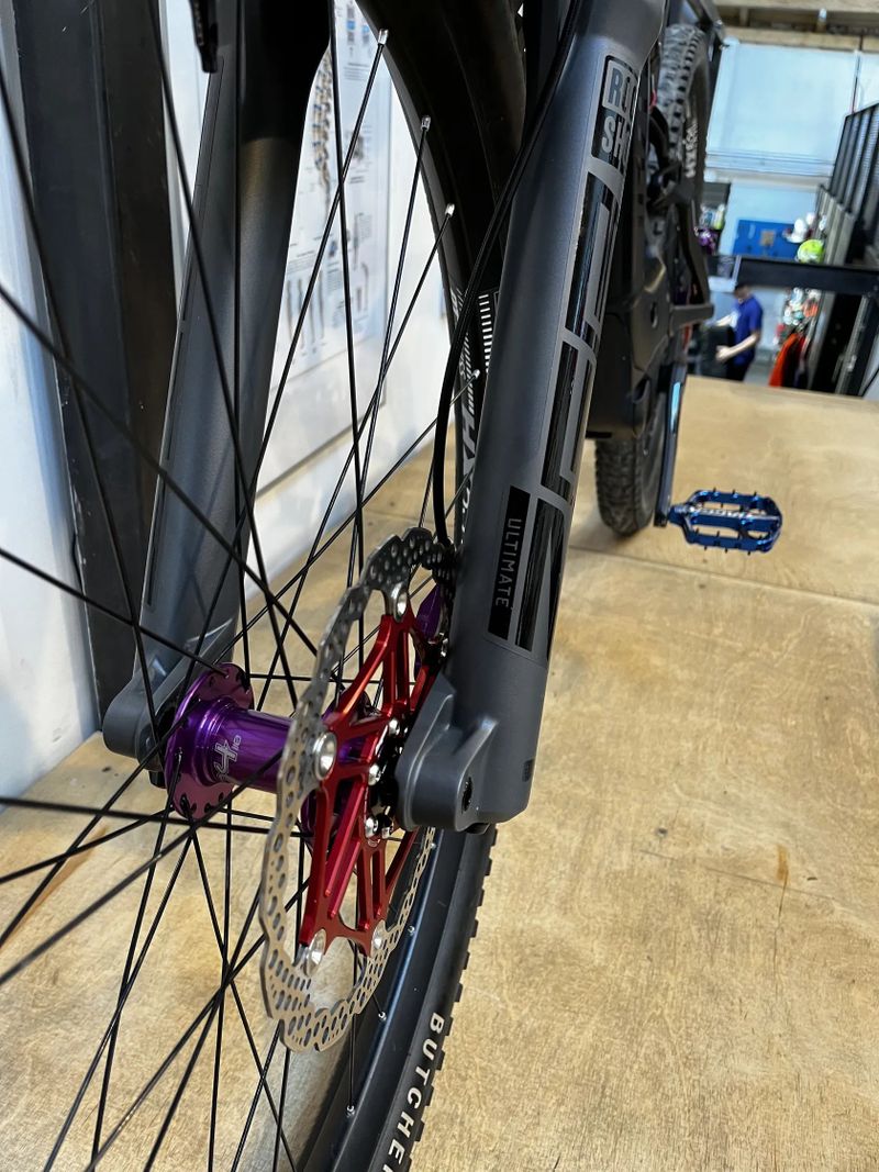 Specialized Turbo Levo - nová 500wh baterka s Hope+Burgtec & Rockshox upgradem