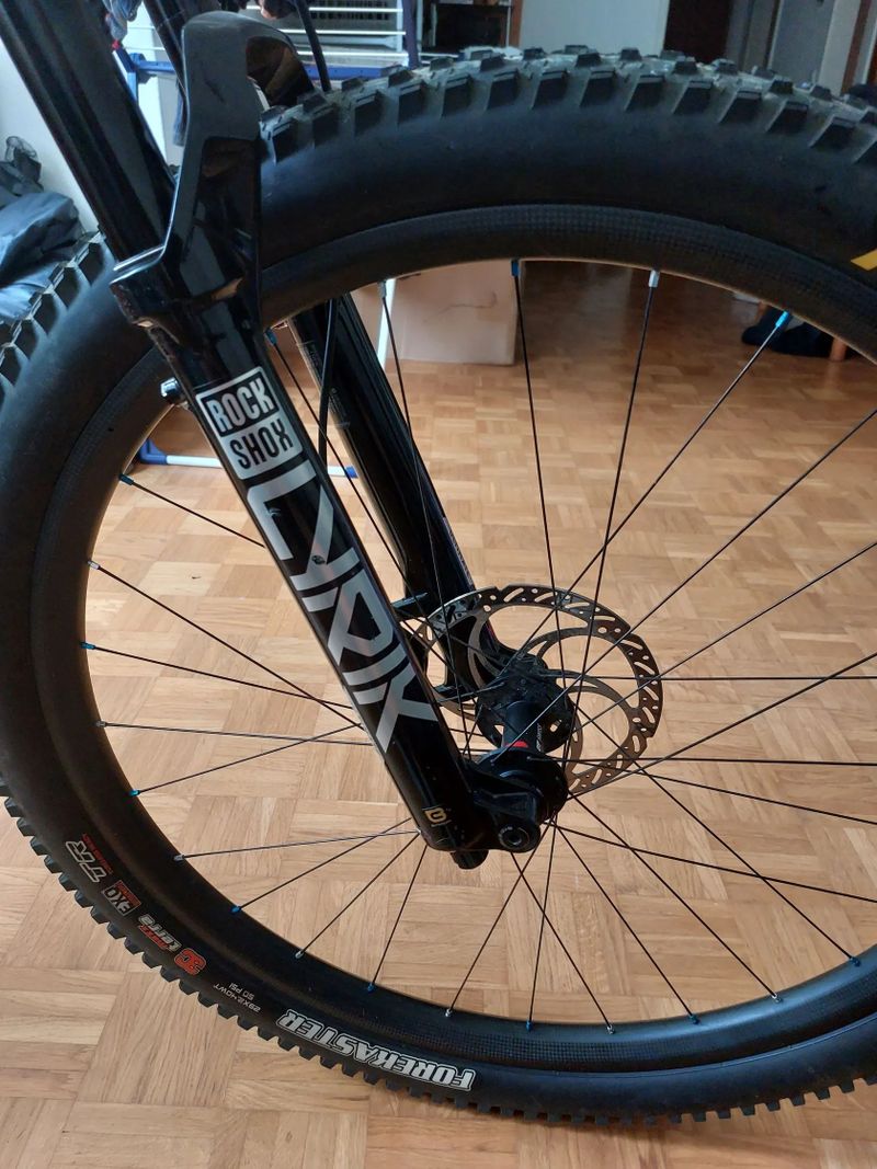 Santa Cruz Hightower CC na reserve carbon rafkach