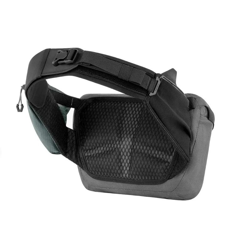 Ledvinka Apidura backcountry hip pack