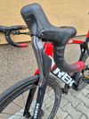 Trek Madone SLR 7 Gen 6 velikost 58 (180-185 cm) navy carbon smoke/viper red